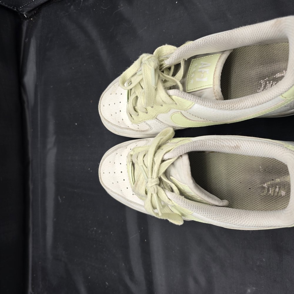 Nike Women's Athletic Shoes - White and Light Green